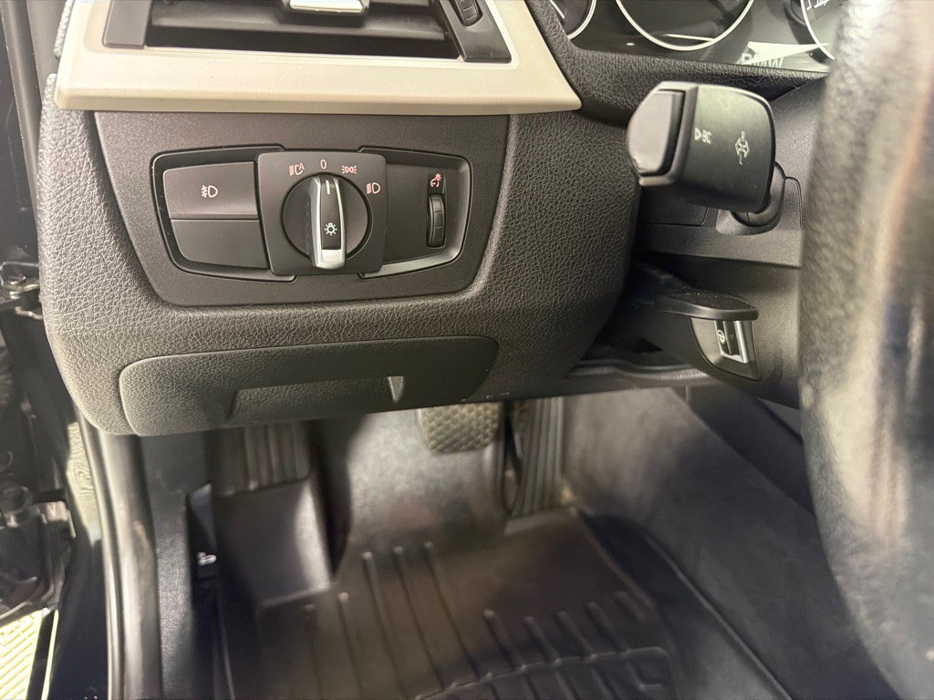 2018 BMW 3 Series Image 15