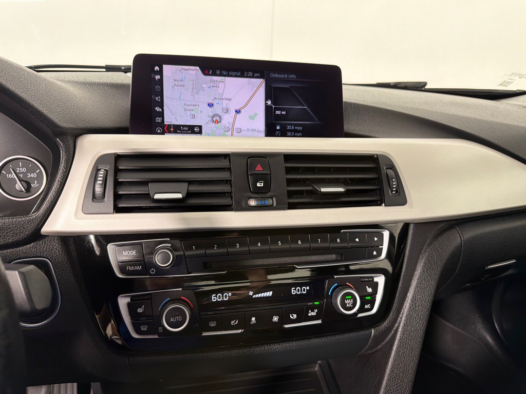 2018 BMW 3 Series Image 18