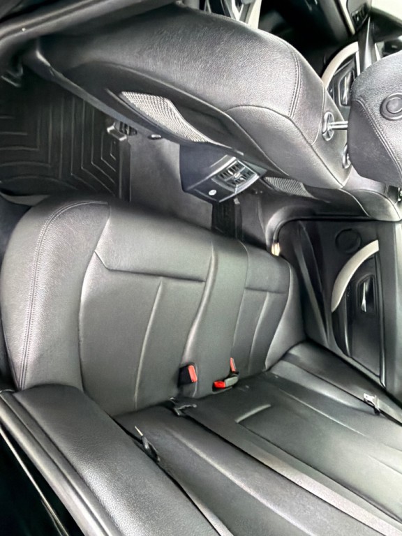 2018 BMW 3 Series Image 21