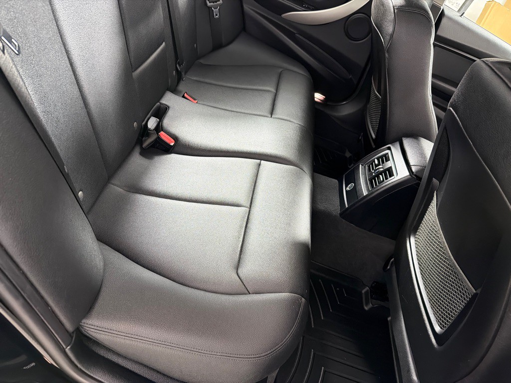 2018 BMW 3 Series Image 23