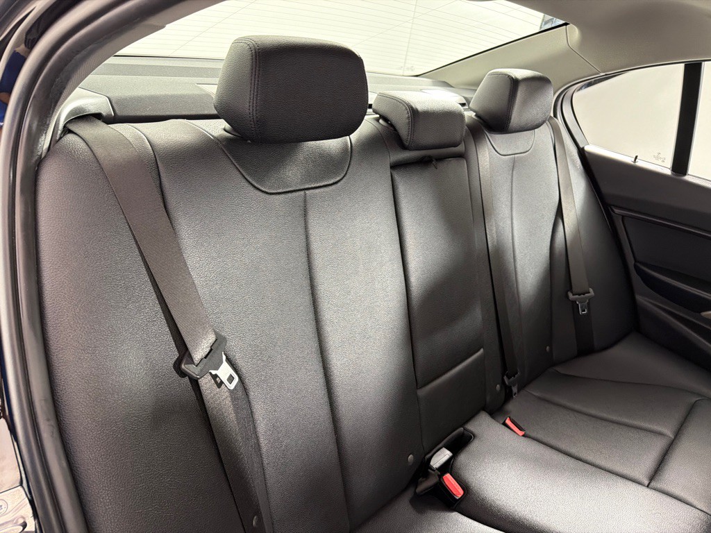 2018 BMW 3 Series Image 24