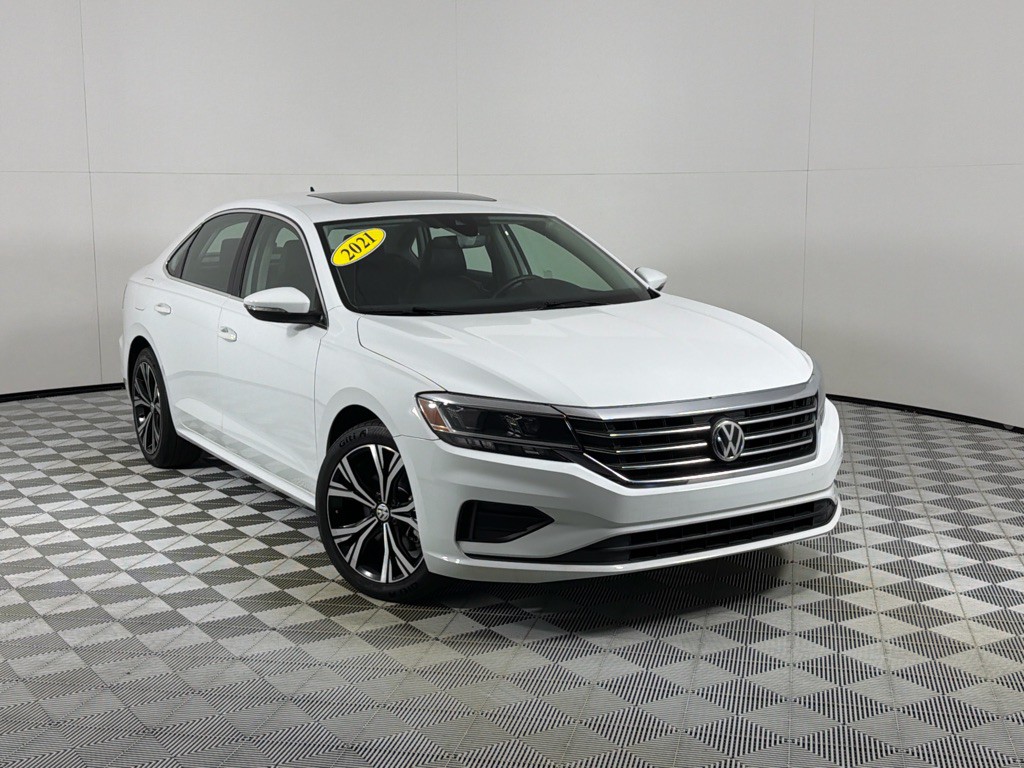 2021 Volkswagen Passat Image 2