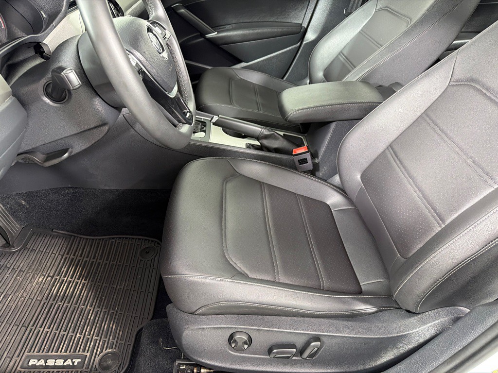 2021 Volkswagen Passat Image 12