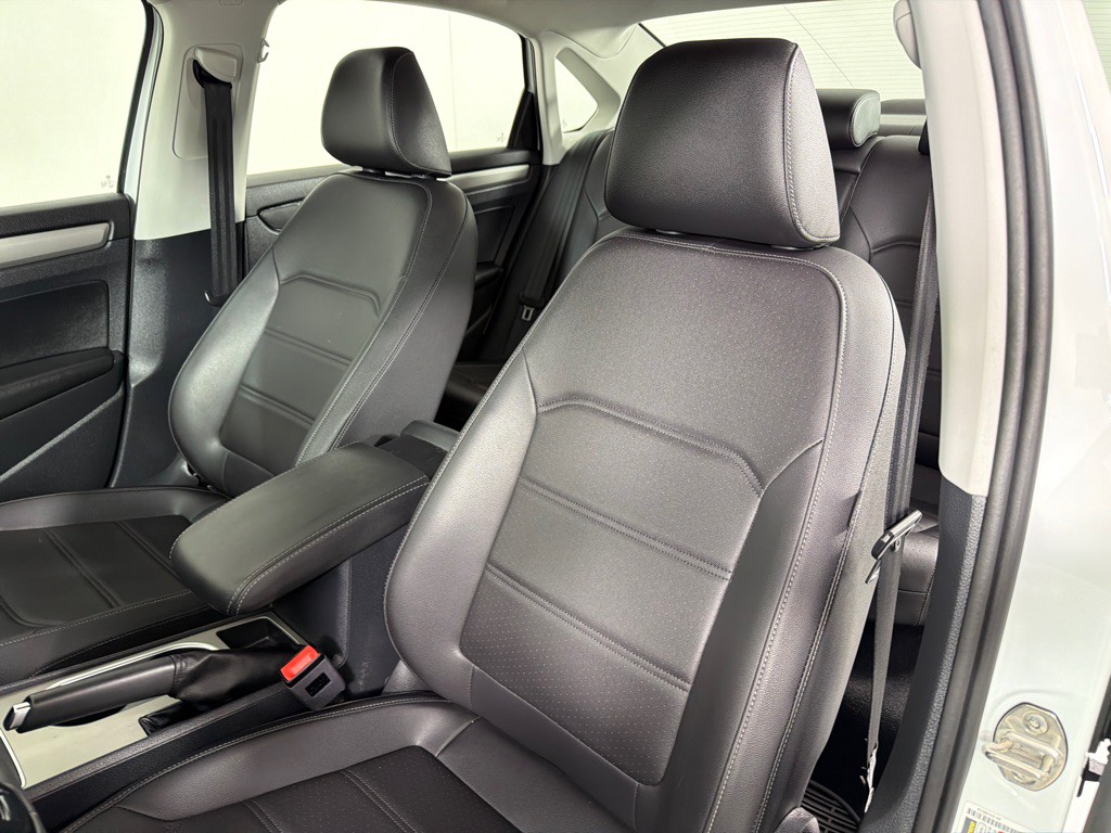 2021 Volkswagen Passat Image 13