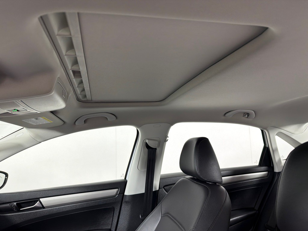 2021 Volkswagen Passat Image 14
