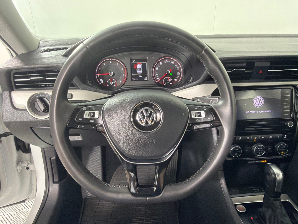 2021 Volkswagen Passat Image 16