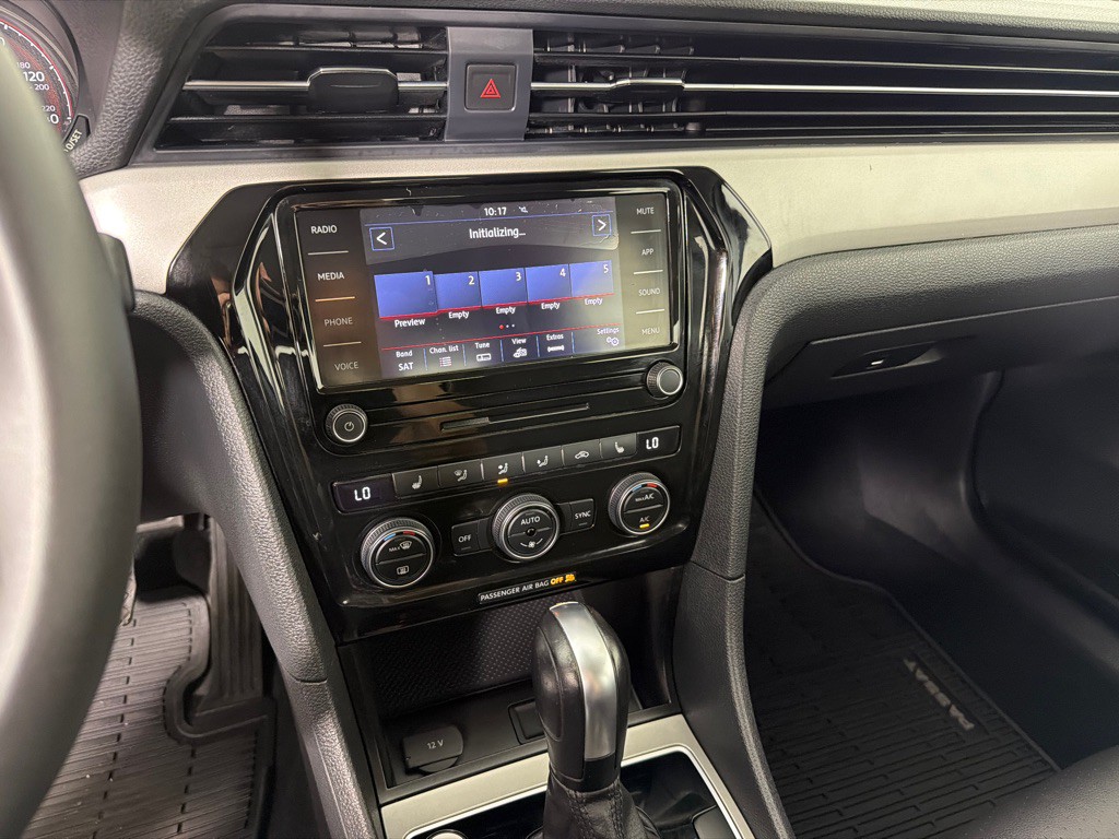 2021 Volkswagen Passat Image 18