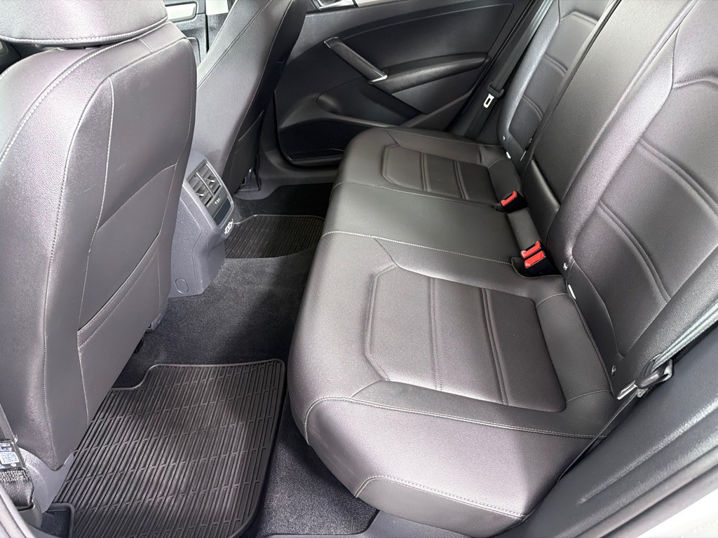 2021 Volkswagen Passat Image 20