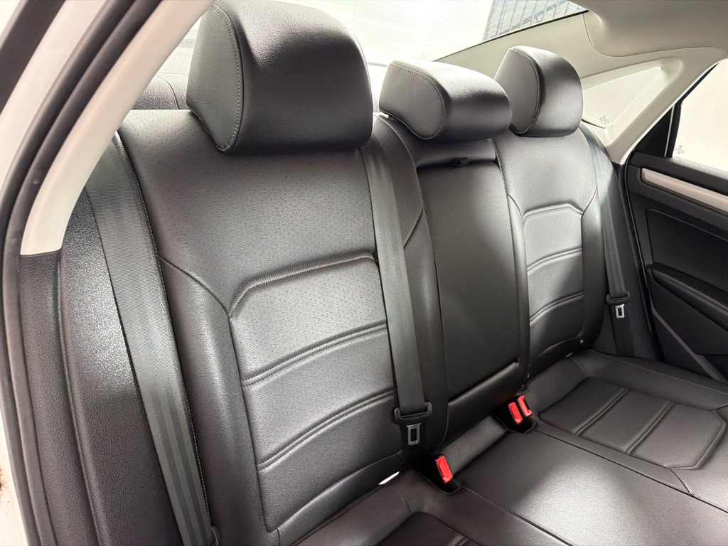 2021 Volkswagen Passat Image 23