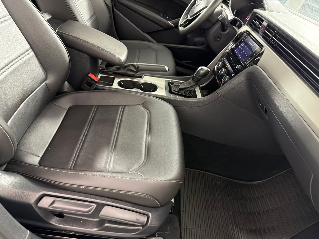 2021 Volkswagen Passat Image 24