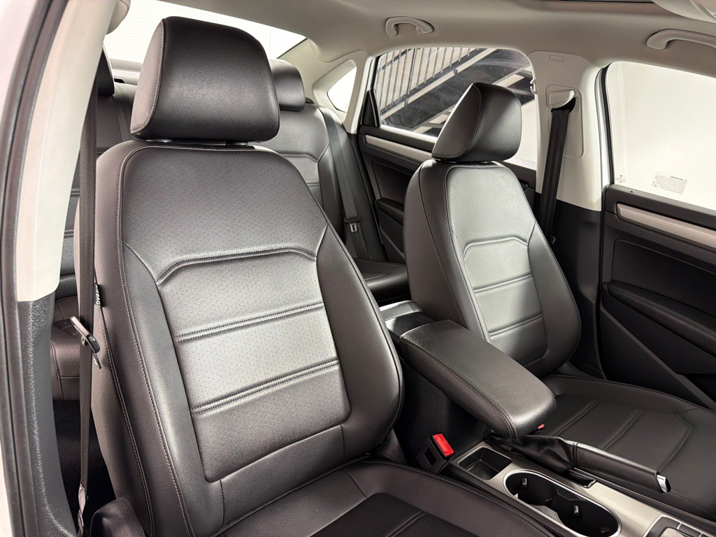 2021 Volkswagen Passat Image 25