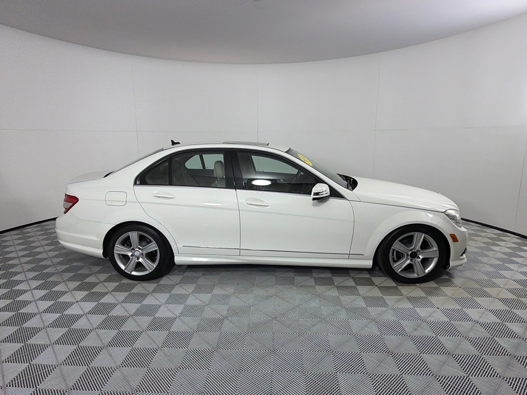 2010 Mercedes-Benz C-Class Image 4