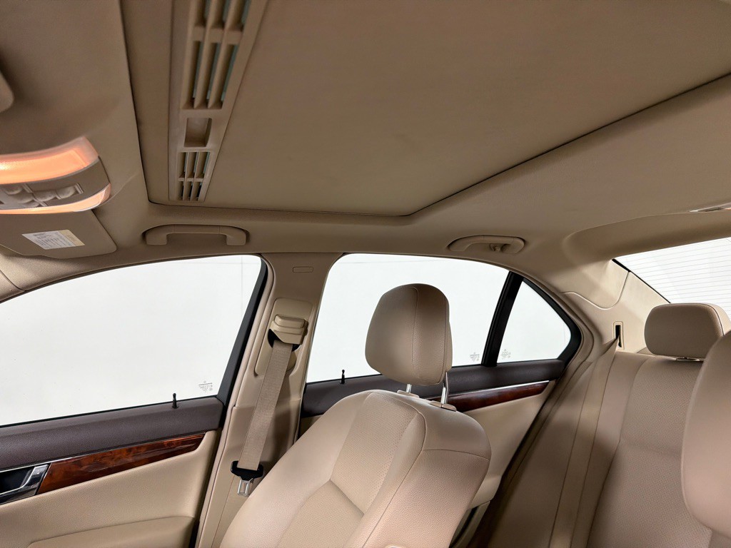2010 Mercedes-Benz C-Class Image 14