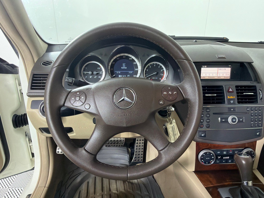 2010 Mercedes-Benz C-Class Image 16