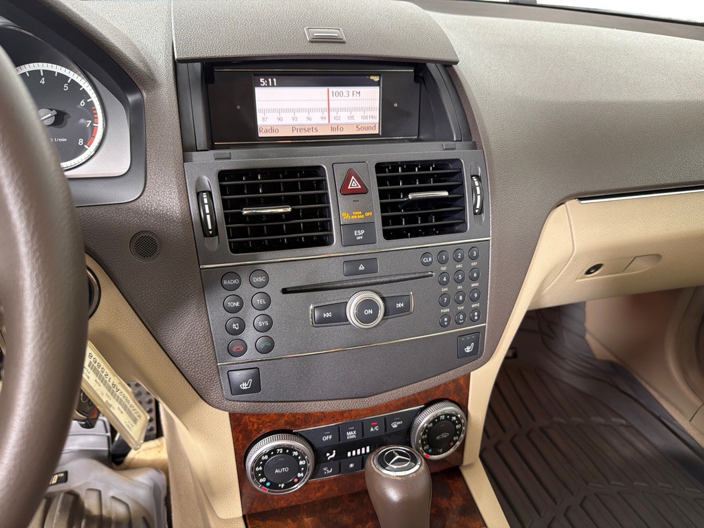 2010 Mercedes-Benz C-Class Image 17