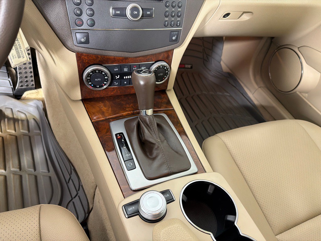 2010 Mercedes-Benz C-Class Image 18