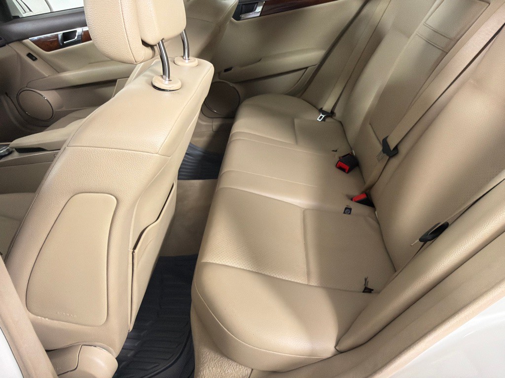 2010 Mercedes-Benz C-Class Image 19