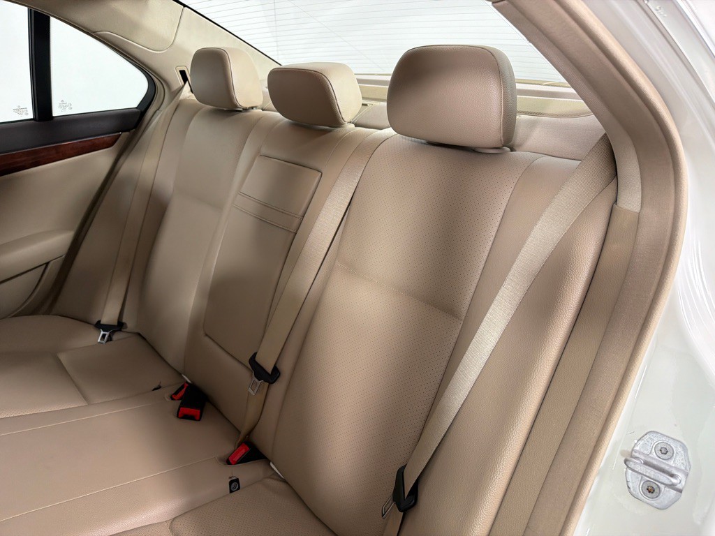 2010 Mercedes-Benz C-Class Image 20