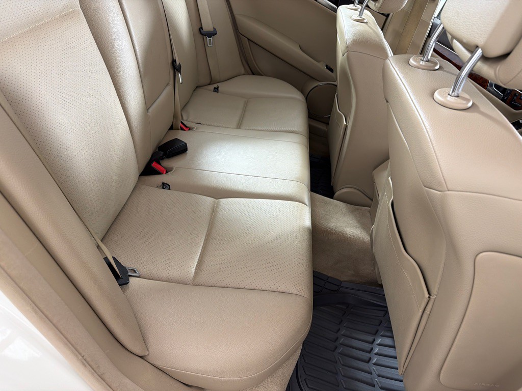 2010 Mercedes-Benz C-Class Image 21