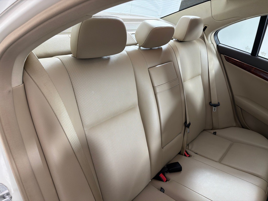 2010 Mercedes-Benz C-Class Image 22