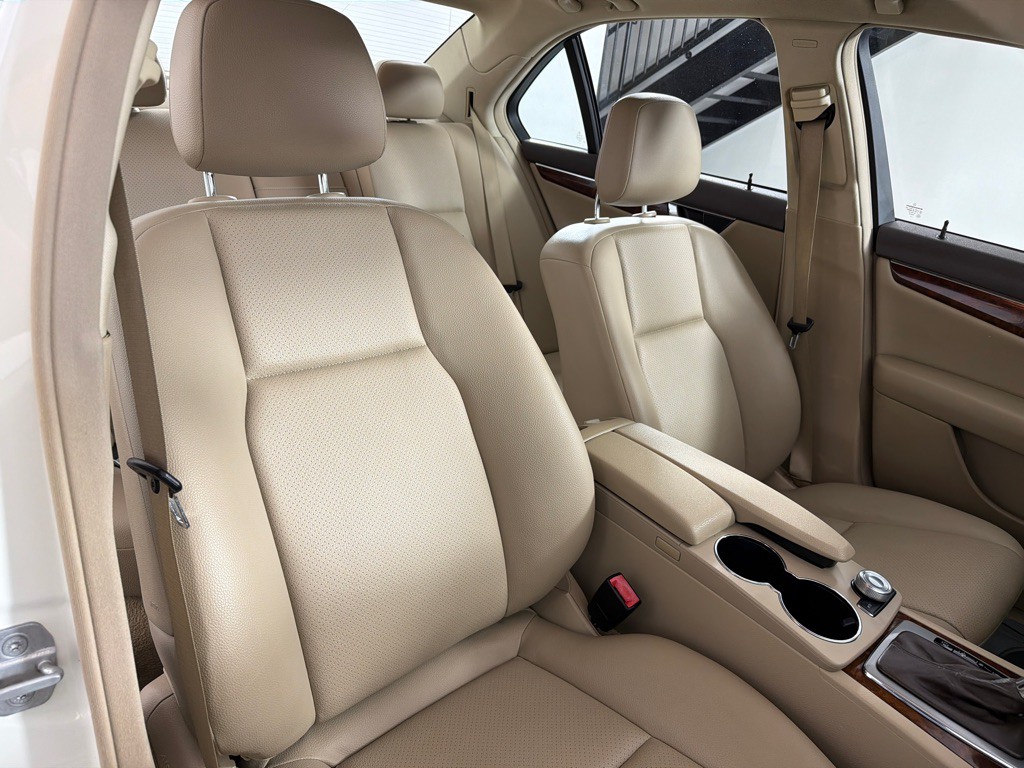 2010 Mercedes-Benz C-Class Image 24