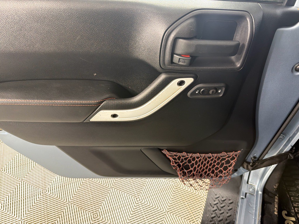 2012 Jeep Wrangler Image 11