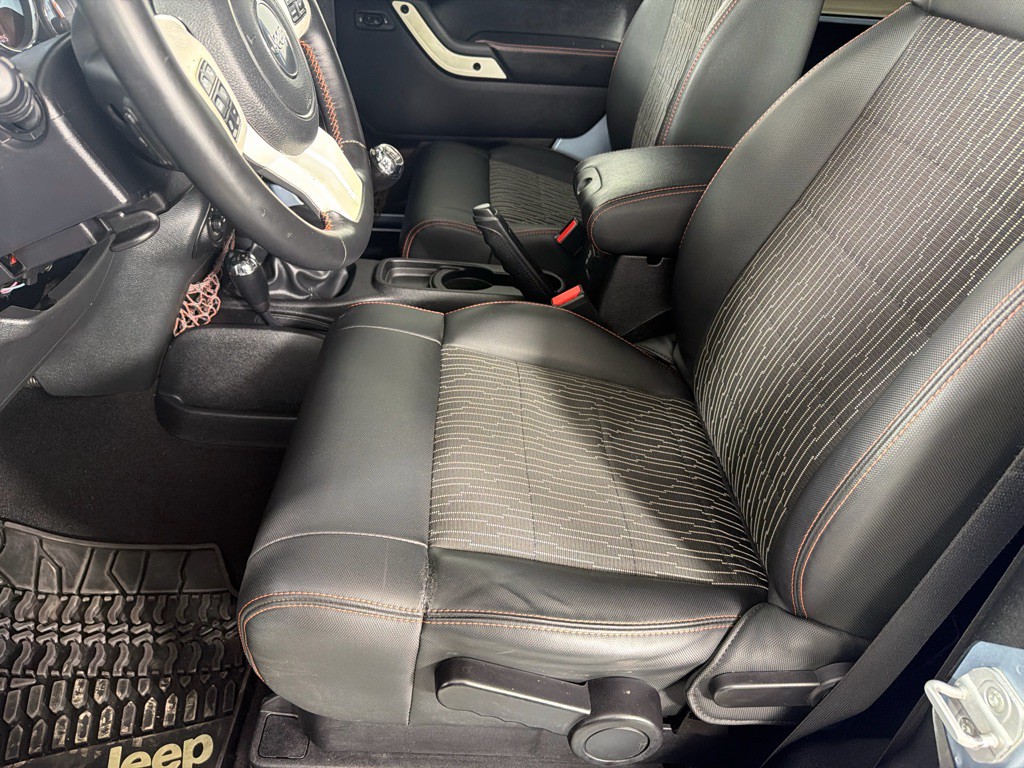 2012 Jeep Wrangler Image 12