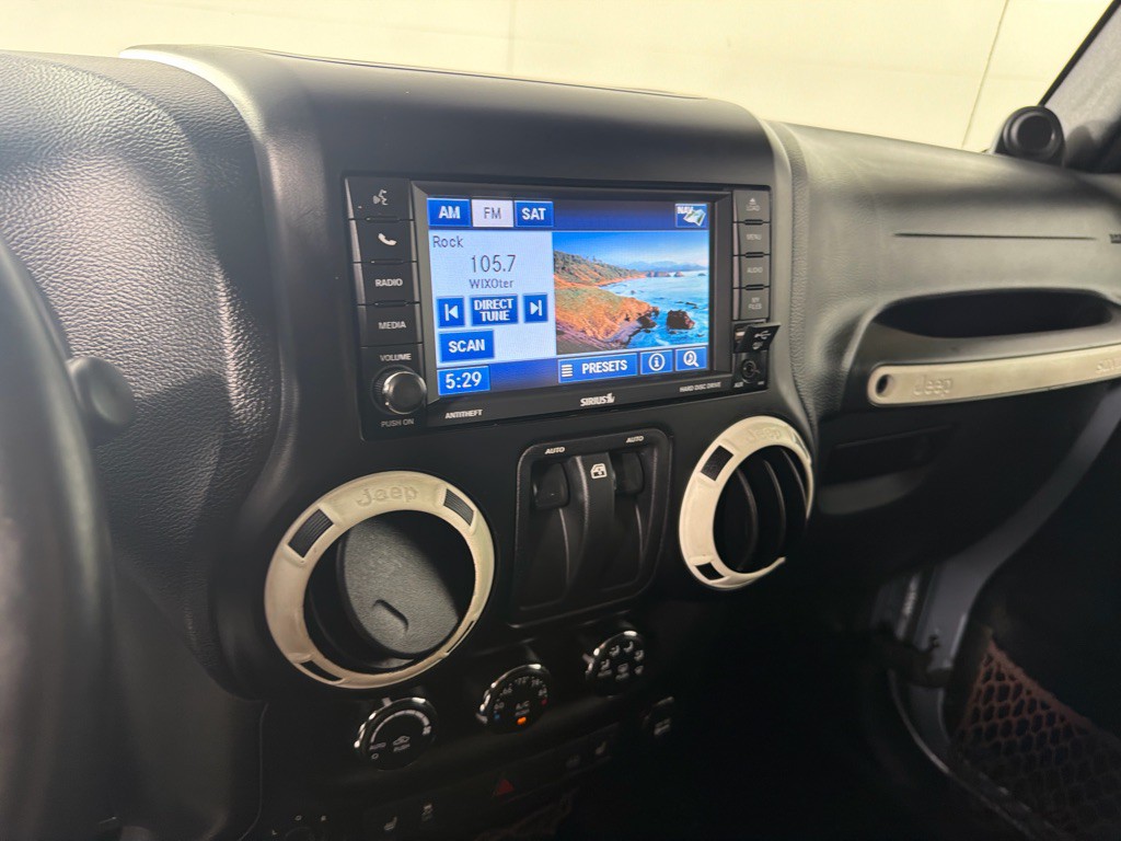 2012 Jeep Wrangler Image 15