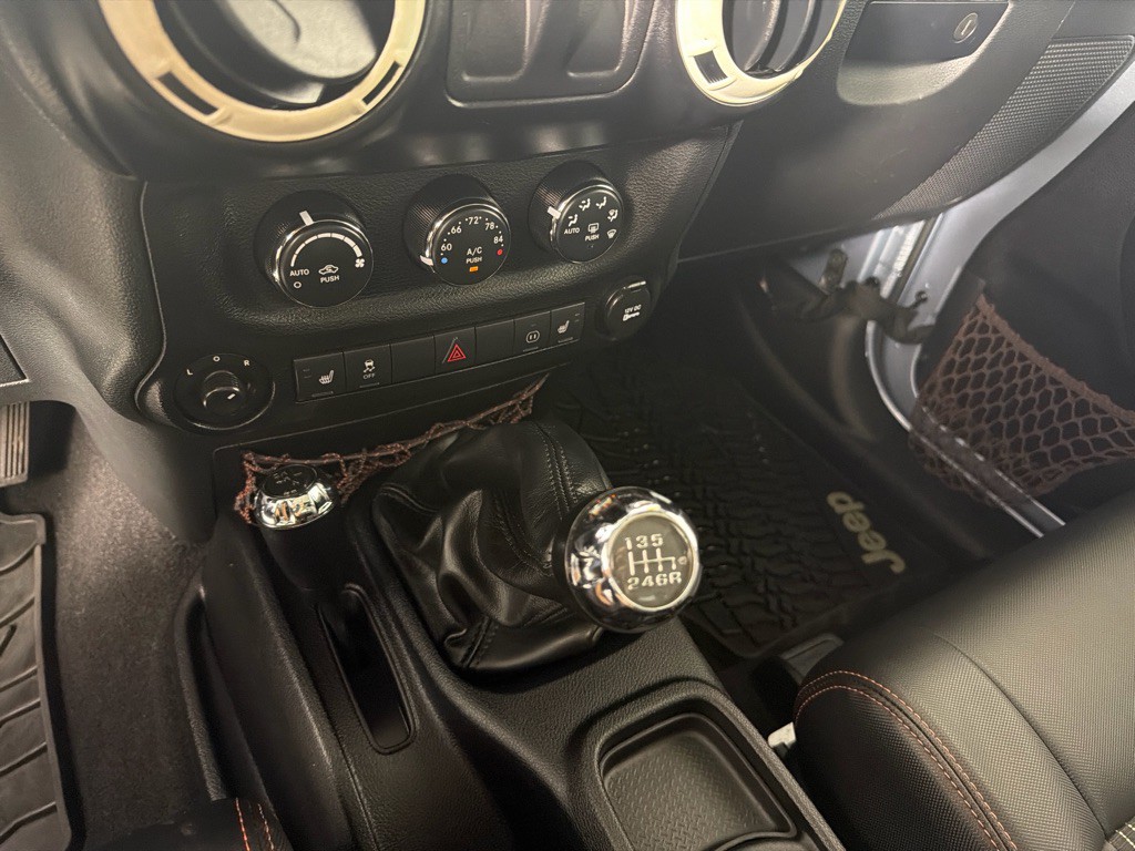 2012 Jeep Wrangler Image 17