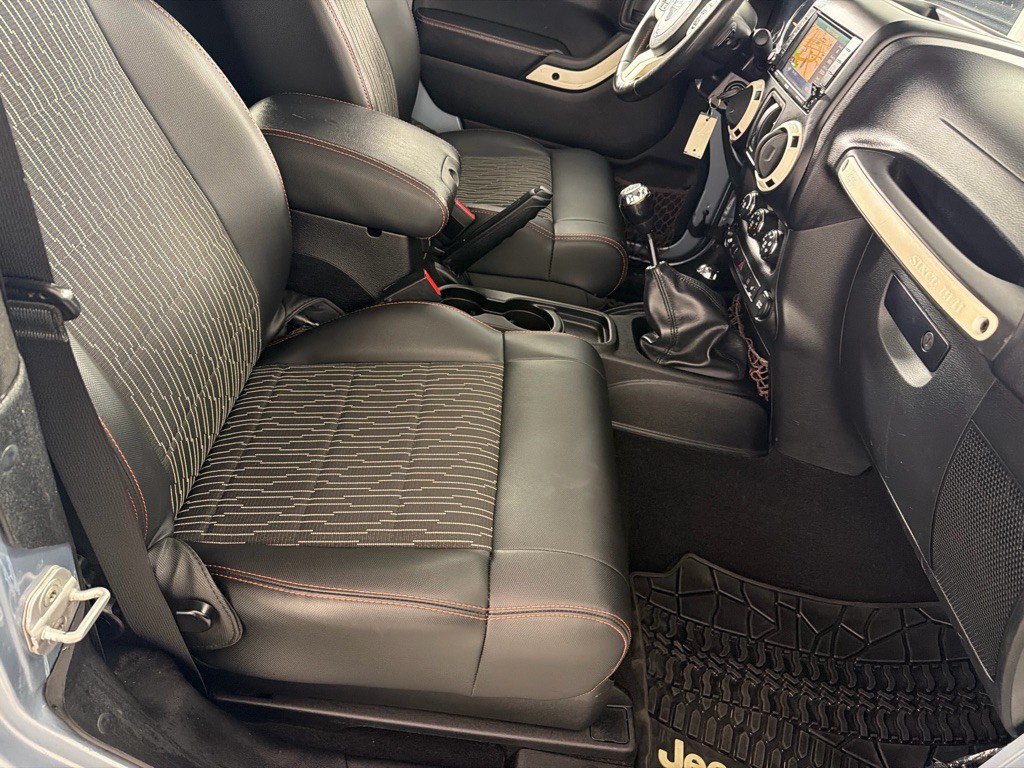 2012 Jeep Wrangler Image 21