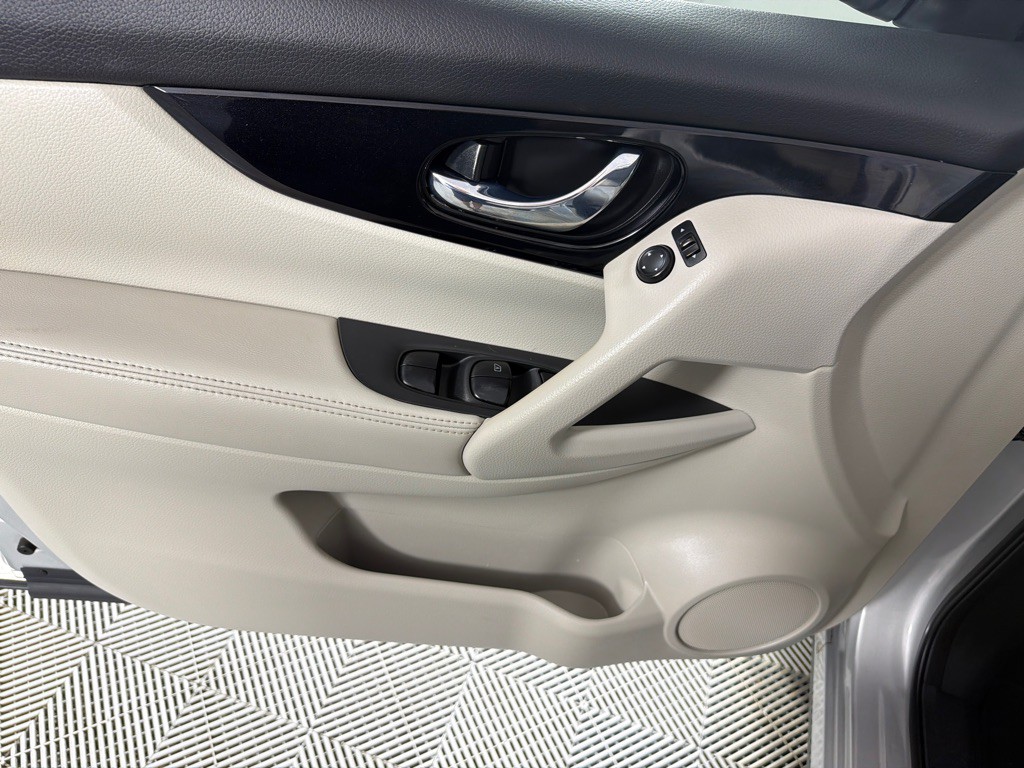 2018 Nissan Rogue Image 10