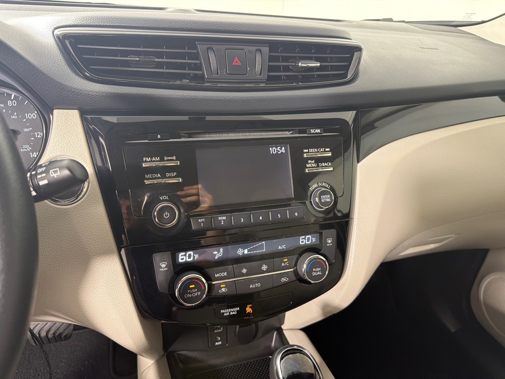 2018 Nissan Rogue Image 15