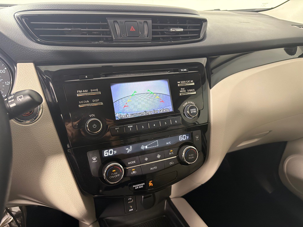 2018 Nissan Rogue Image 16