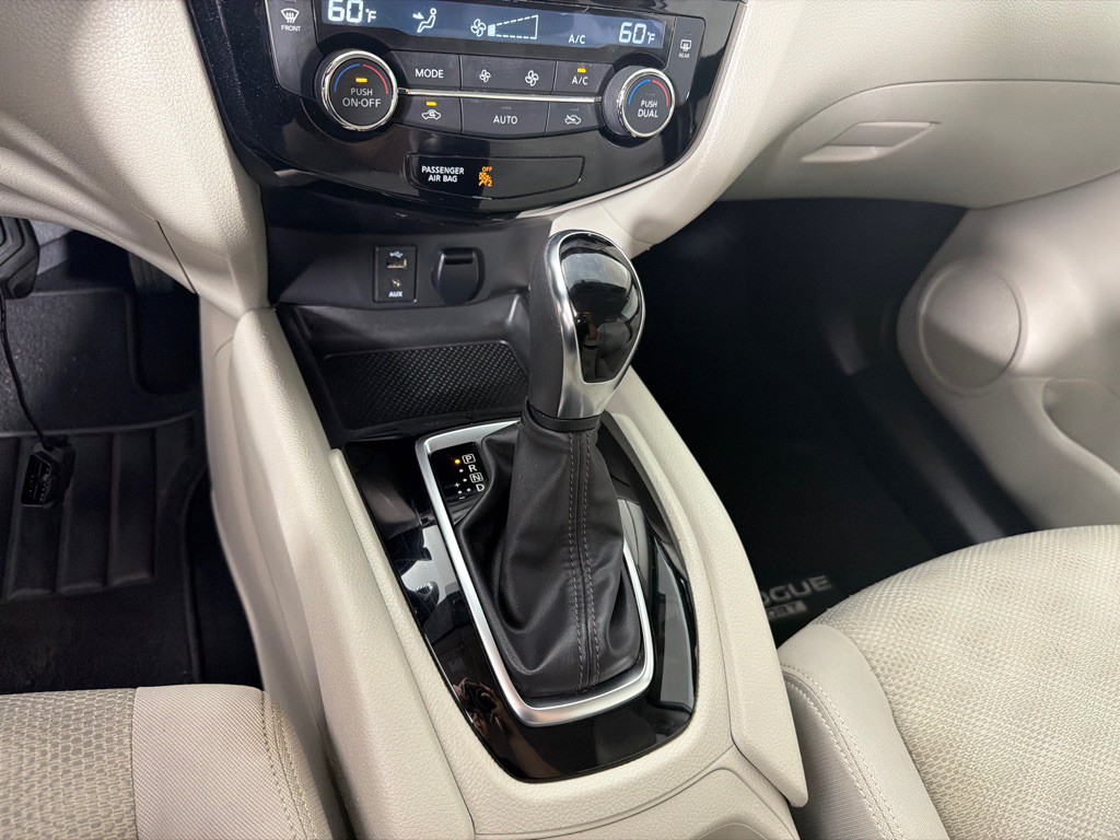 2018 Nissan Rogue Image 17