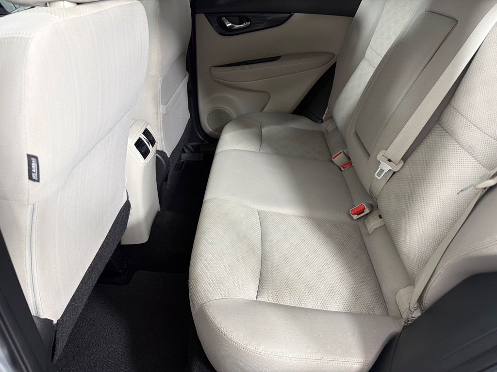 2018 Nissan Rogue Image 18
