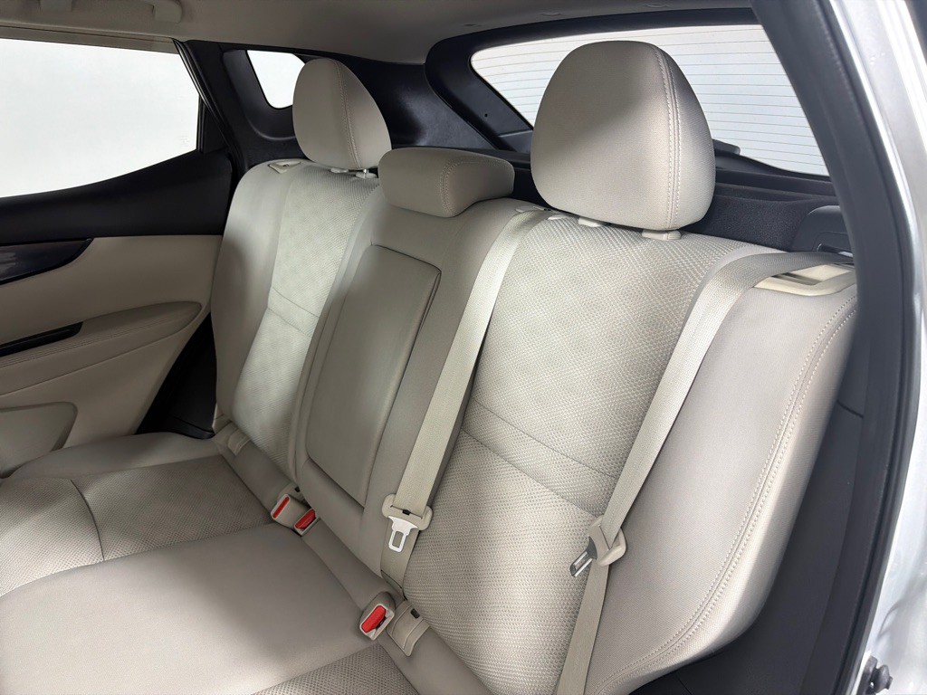 2018 Nissan Rogue Image 19