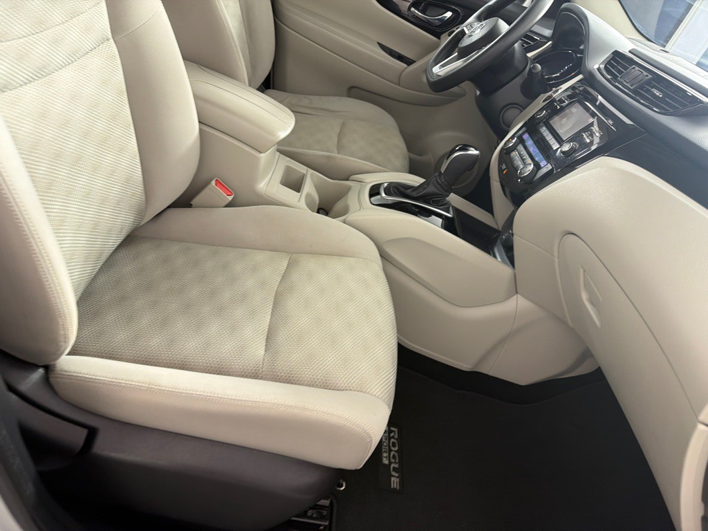 2018 Nissan Rogue Image 23