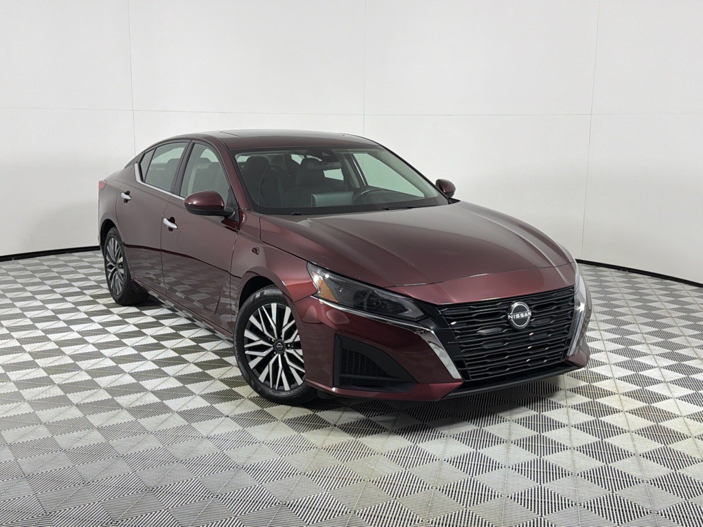 2023 Nissan Altima Image 2