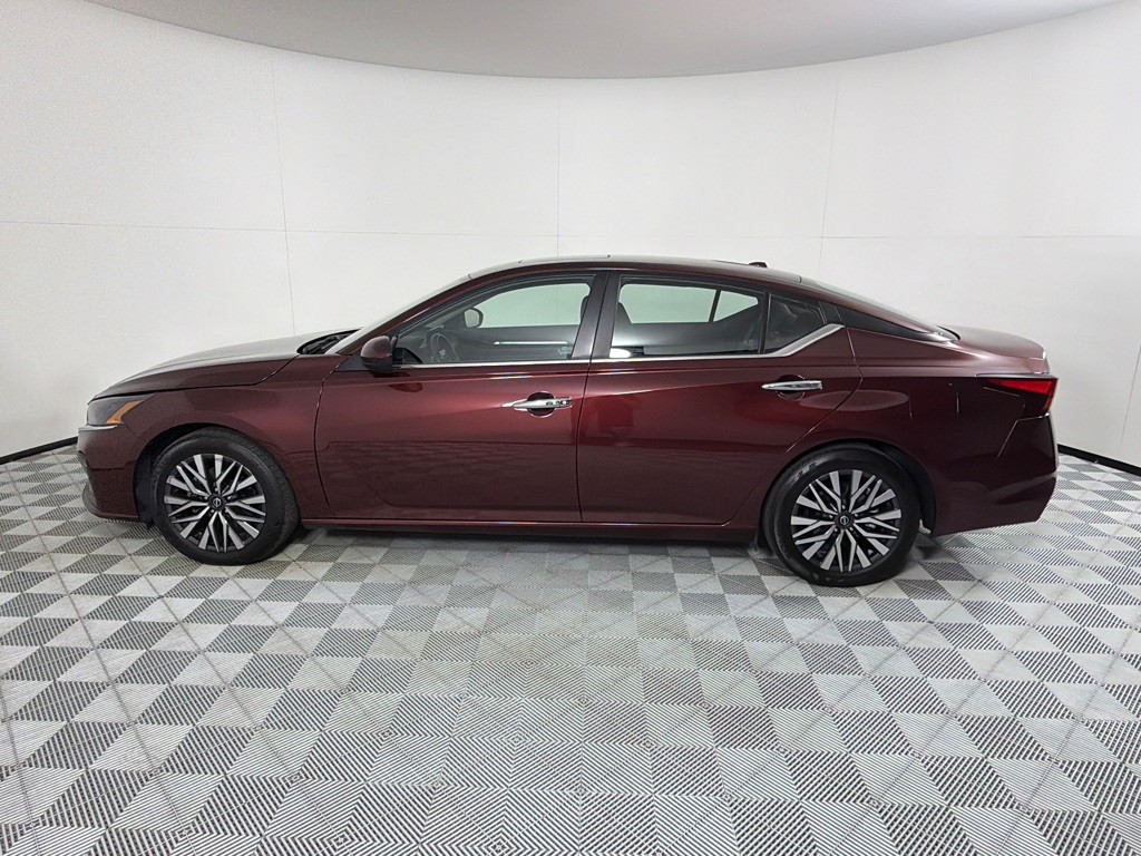 2023 Nissan Altima Image 8