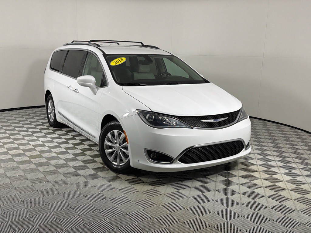 2018 Chrysler Pacifica Image 2