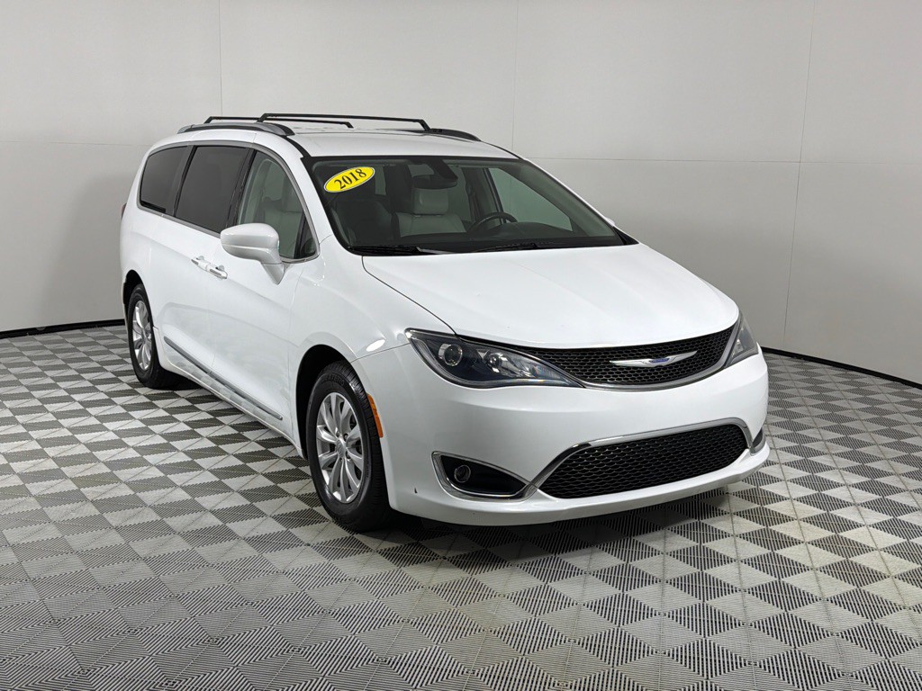 2018 Chrysler Pacifica Image 3