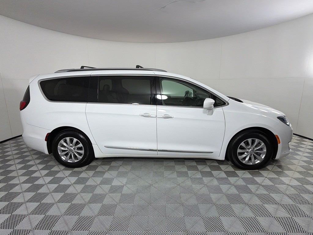 2018 Chrysler Pacifica Image 4