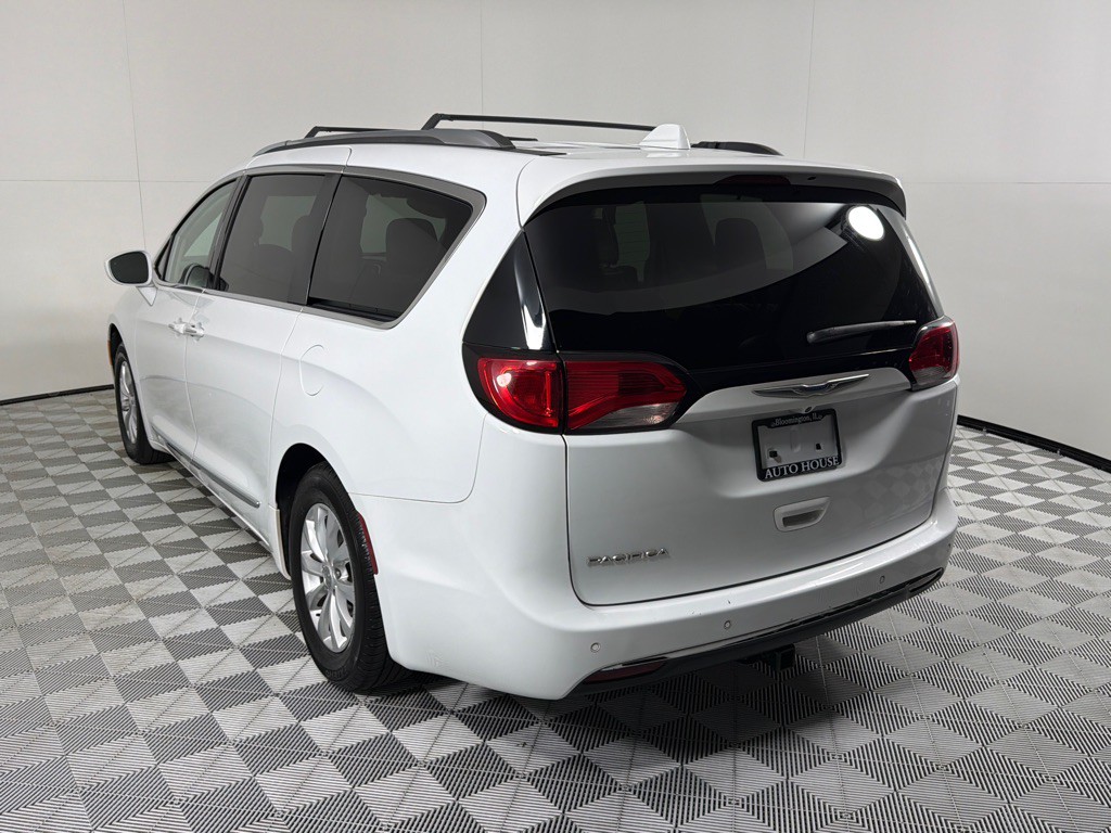 2018 Chrysler Pacifica Image 6