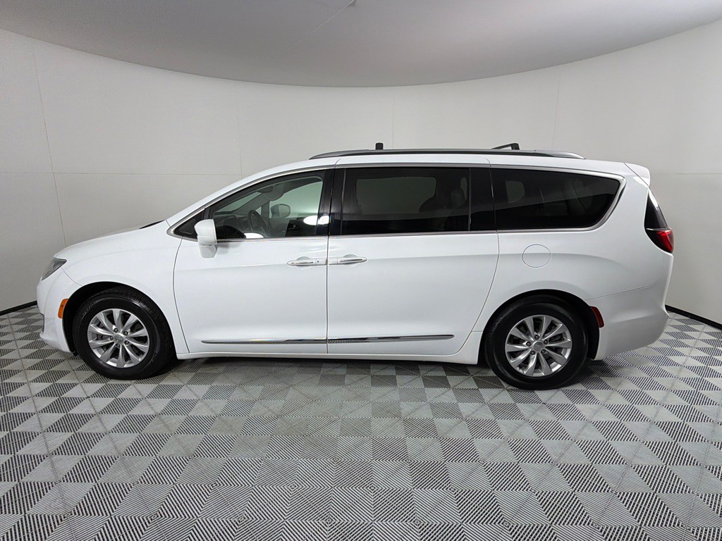 2018 Chrysler Pacifica Image 7