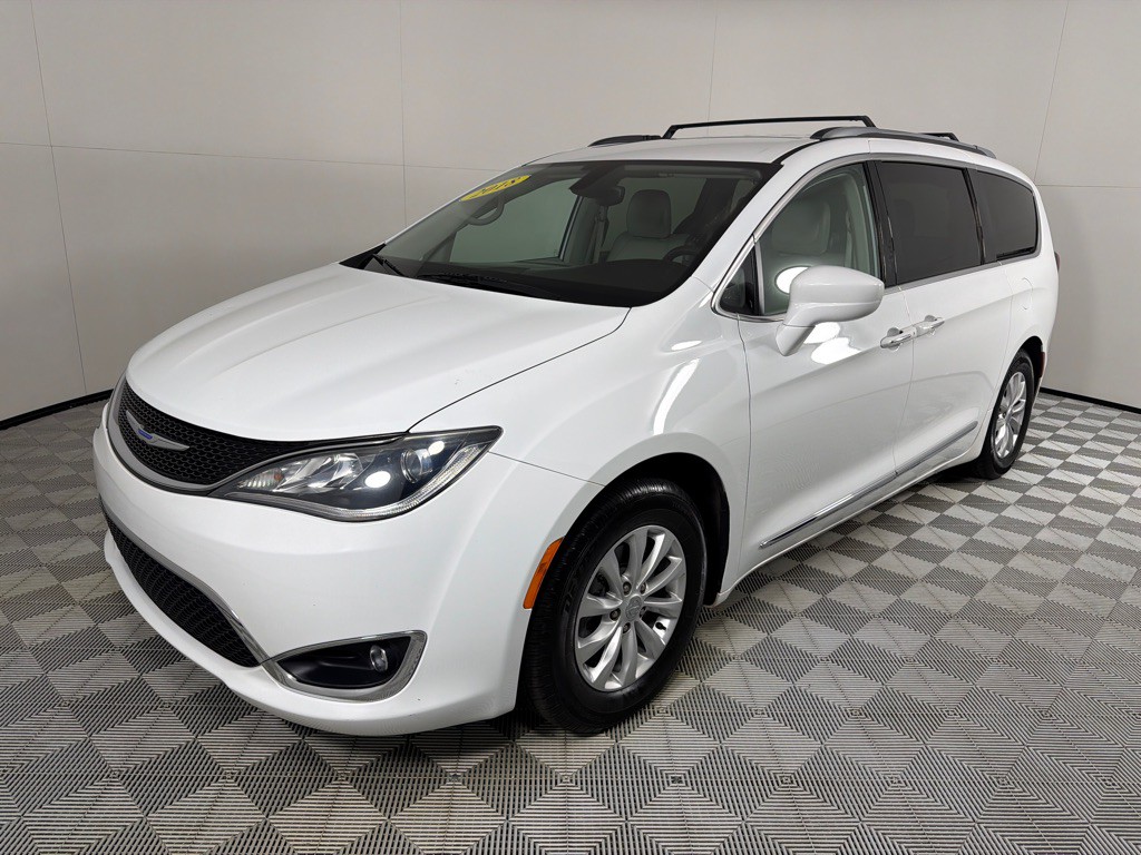 2018 Chrysler Pacifica Image 8
