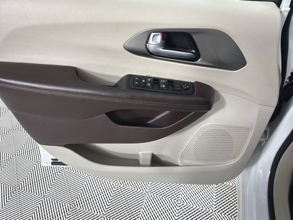 2018 Chrysler Pacifica Image 10