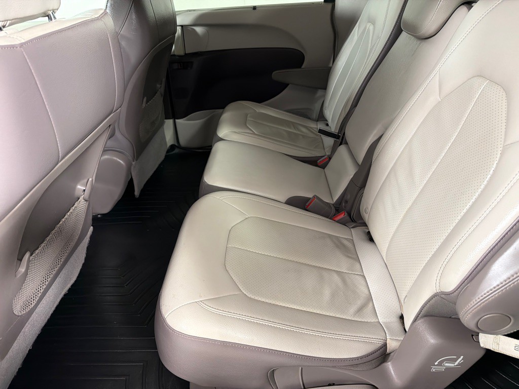 2018 Chrysler Pacifica Image 17