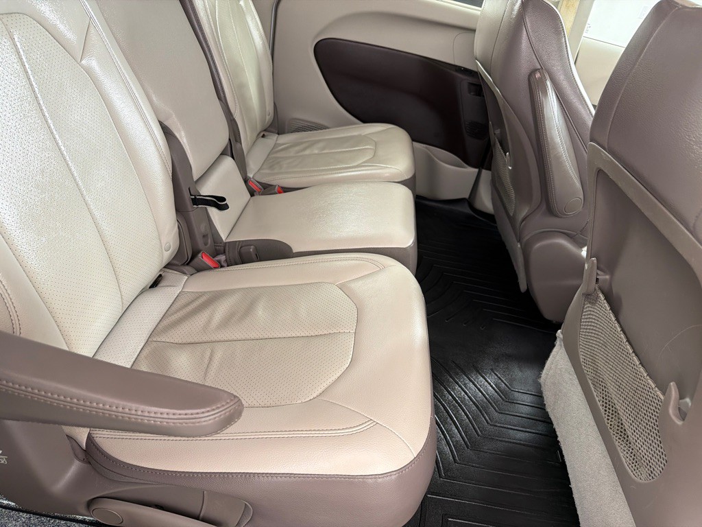 2018 Chrysler Pacifica Image 21