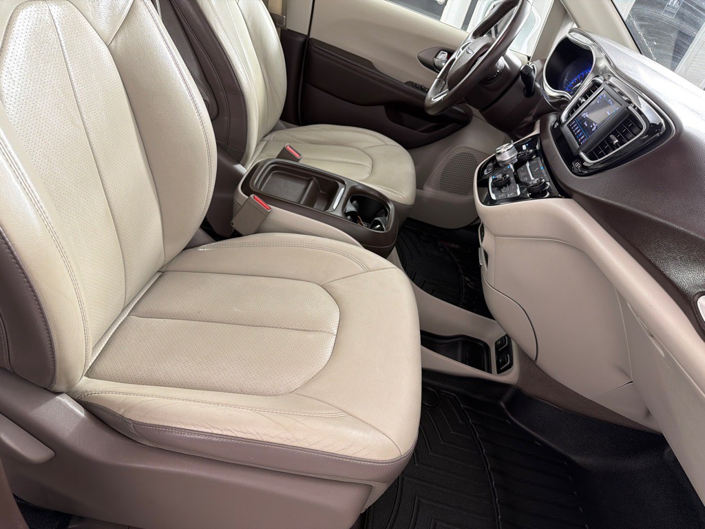 2018 Chrysler Pacifica Image 23