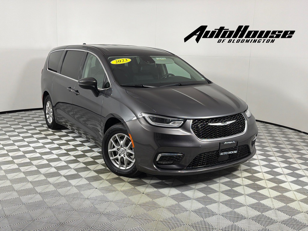 2023 Chrysler Pacifica Image 1